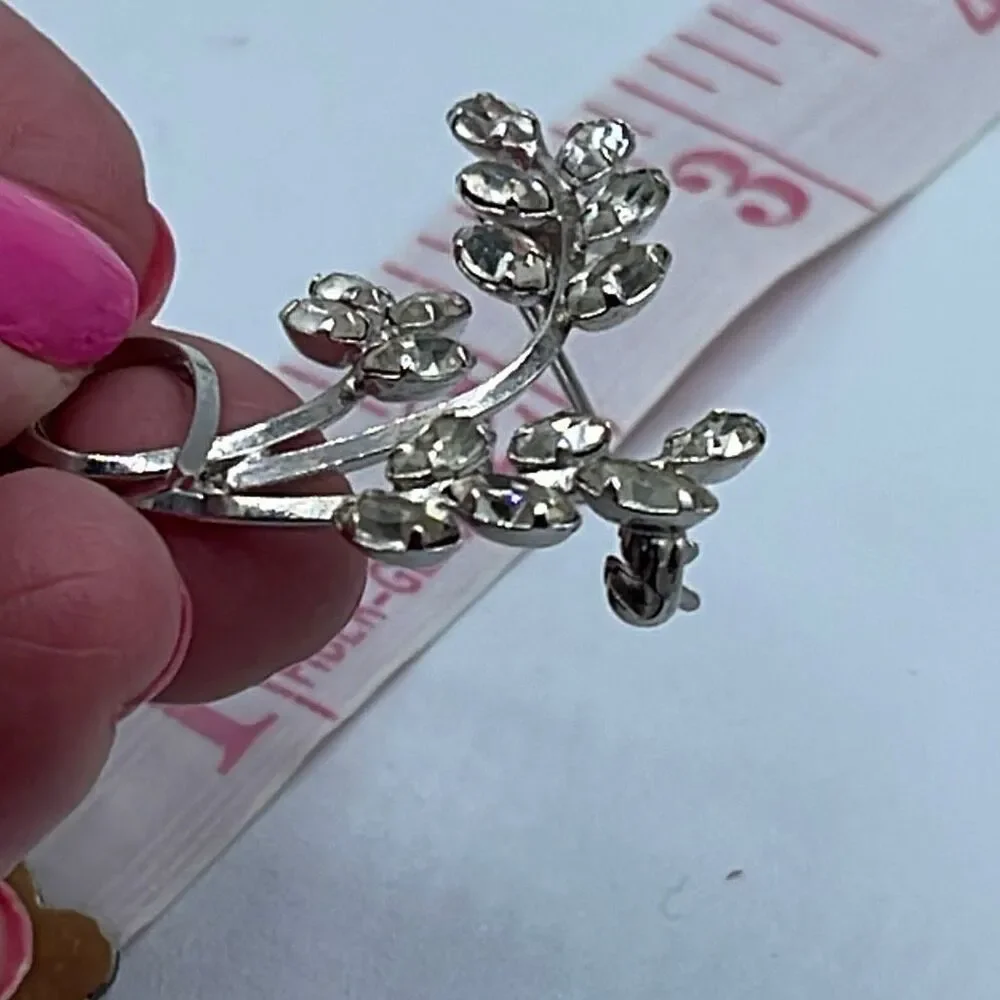 Vintage Art sterling silver rhinestone brooch.